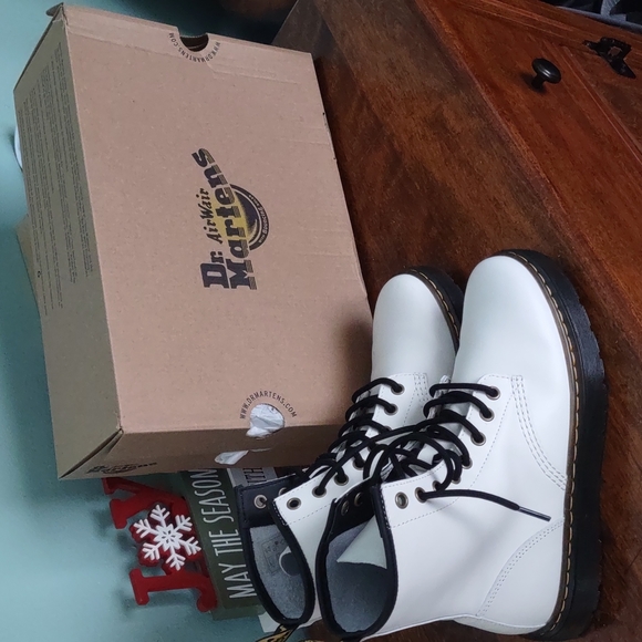 🚫 SOLD 🚫Like new white Dr. Martens size 7 - Picture 7 of 7